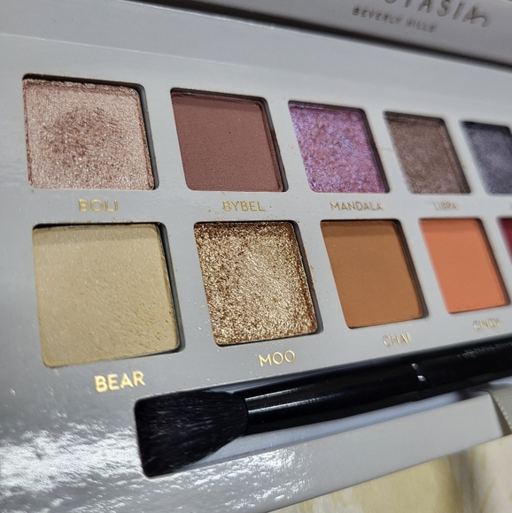 ABH Carli Bybel Eyeshadow Palette - Picture 8 of 10